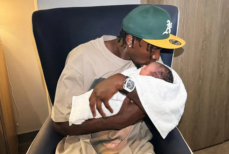 Tammy Abraham baba oldu