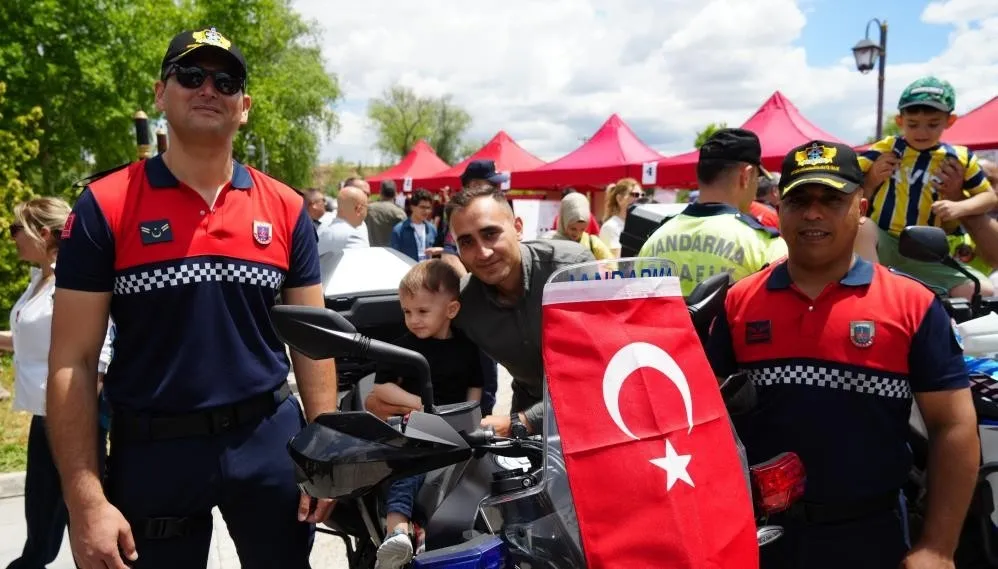 1781442783624.jpeg Milli güç vitrinde! Kırıkkale'de silahlar, Aile Festivali’nde ilgi gördü-4