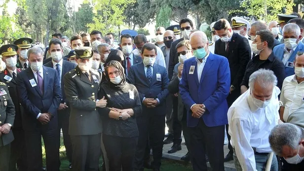 sehit-tuggeneral-sezgin-erdogan-son-yolculuguna-ugurlandi-1599759332744.jpeg Şehit Tuğgeneral Sezgin Erdoğan son yolculuğuna uğurlandı!-5