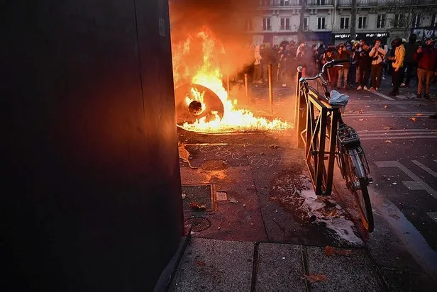 fransada-hukumetten-geri-adim-protesto-edilen-yasa-tasarisinin-24-maddesi-geri-cekildi-1606755009109.jpeg Fransa'da hükümetten geri adım! Protesto edilen yasa tasarısının 24. maddesi geri çekildi-3