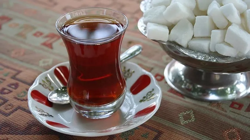 cayi-sakin-boyle-tuketmeyin-herkesin-yanlis-bildigi-yontem-10-dakika-boyunca-1716489786737.jpg Herkesin yanlış bildiği yöntem: 10 dakika boyunca... Çayı sakın böyle tüketmeyin!-4
