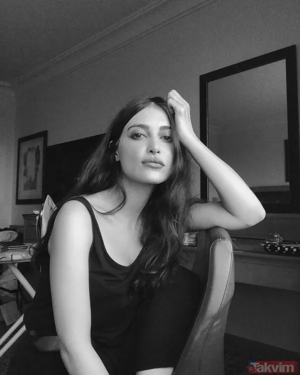 Melike İpek Yalova iddialı pozuyla sosyal medyayı salladı! Deri eteği ve dekolteli büstiyeri ile boy gösterdi herkes onu konuştu - 4