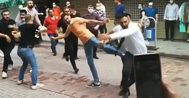 Kuyumcular birbirine girdi, vatandaşlar izledi