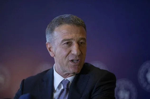 Trabzonspor Başkanı Ahmet Ağaoğlu: Şampiyonluğu hakem hataları belirliyor