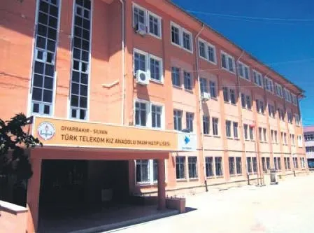 PKK’nın yaktığı okullar çiçek açtı-4