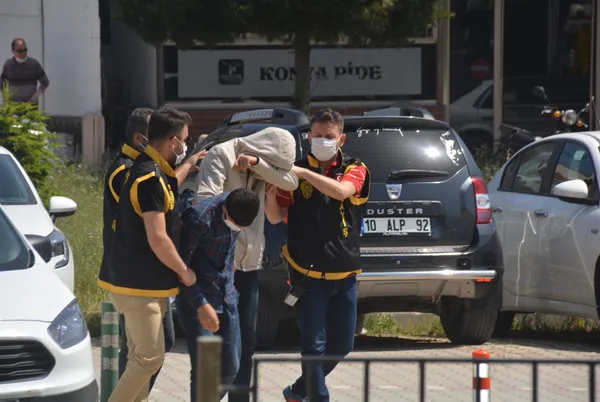 konusma-engelli-yasli-kadini-darbedip-2-bilezigini-calanlara-yardim-eden-kisi-komsu-kizi-cikti-1622035940056.jpg Konuşma engelli yaşlı kadını darbedip 2 bileziğini çalanlara yardım eden kişi komşu kızı çıktı-5