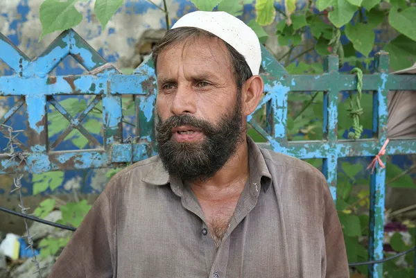 pakistanda-fakirler-sokak-discilerinde-tedavi-oluyor-1629540447057.jpg Pakistan'da fakirler sokak dişçilerinde tedavi oluyor-10