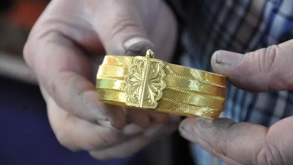 altin-fiyati-rekor-kirdi-imitasyon-altina-talep-artti-gercek-ve-sahte-altin-nasil-ayirt-edilir-1594622715512.jpg Altın fiyatı rekor kırdı! İmitasyon altına talep arttı! Gerçek ve sahte altın nasıl ayırt edilir?-4