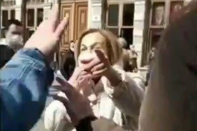 Taksim'de İslam düşmanlarının saldırısına uğrayan çarşaflı genç kızların babası ve avukatı konuştu