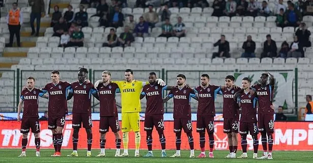 Trabzonsporlu futbolculardan Konyaspor maçında TFF ve PFDK kararlarına 1 dakikalık protesto