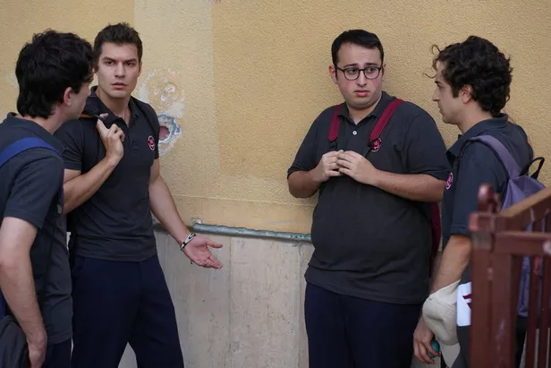 gelsin-hayat-bildigi-gibi-nerede-cekiliyor-karabayir-lisesi-nerede-gelsin-hayat-bildigi-gibi-dizisi-konusu-oyu-1659024148445.jpg Karabayır Lisesi nerede? Gelsin Hayat Bildiği Gibi nerede çekiliyor? Gelsin Hayat Bildiği Gibi dizisi konusu, oyuncuları ve karakterleri...-2