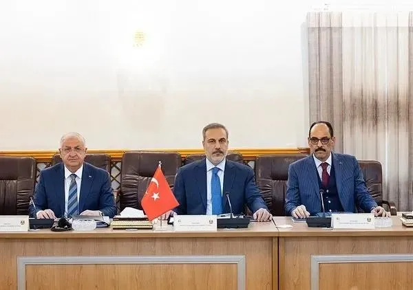 milli-savunma-bakani-yasar-gulerden-zirve-sonrasi-irak-sinirina-ziyaret-1710493893332.jpeg Milli Savunma Bakanı Yaşar Güler'den kritik zirve sonrası sınır hattına ziyaret-6