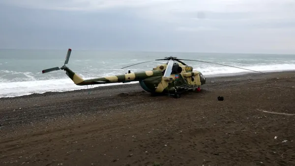 giresun-tirebolu-sahiline-1-gun-arayla-2-kez-acil-inis-yapan-azerbaycan-hava-kuvvetlerine-ait-mi-17-tipi-helikopter-icin-parca-ve-muhendis-bekleniyor-1621689349312.jpg Giresun Tirebolu sahiline 1 gün arayla 2 kez acil iniş yapan Azerbaycan Hava Kuvvetleri'ne ait Mİ-17 tipi helikopter için parça ve mühendis bekleniyor-9