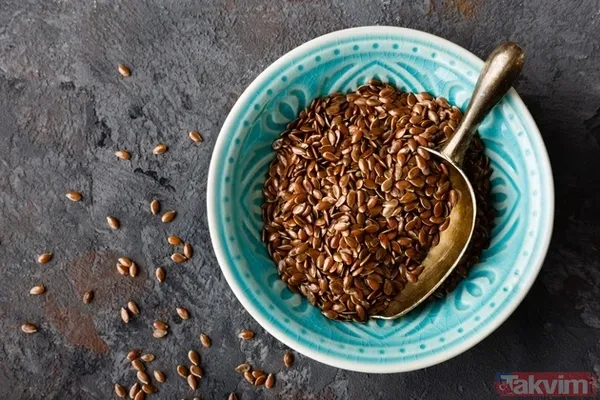 Keten Tohumu Ve Bal Karışımı 🍯 Keten Tohumunu Hafifçe Kavurduktan Sonra Bal İle Yoğurun. Bu Karışımdan Öksürüğünüz Arttığında Günde Bir Çay Kaşığı...