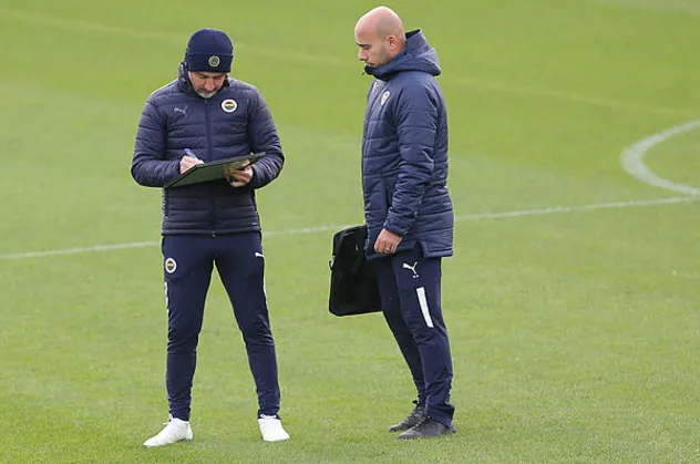 Fenerbahçe'de yeni sistemle devam kararı! Vitor Pereira inadından vazgeçti