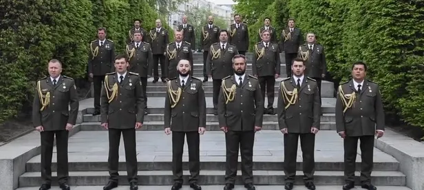 ukrayna-ordusu-muslumanlarin-ramazan-bayramini-salavat-i-serife-ile-kutladi-1651437035858.jpeg Ukrayna Ordusu, Müslümanların Ramazan Bayramını Salavat-ı Şerif ile kutladı: Kırım Tatar milli bayrağı ve Türkçe mesaj-2