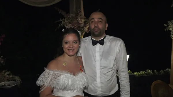 koronavirus-nedeniyle-ertelemislerdi-doktor-cift-8-aylik-bebekleriyle-dugun-yaptilar-1626511591693.jpg Koronavirüs nedeniyle ertelemişlerdi! Doktor çift 8 aylık bebekleriyle düğün yaptılar-10