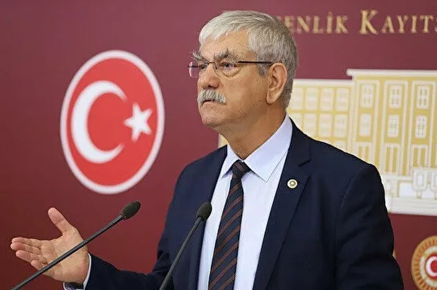 CHP'li Kani Beko'dan 'çıplak semazen' savunması: Tepki gösterenlere "yobaz ve sapkınlar" dedi