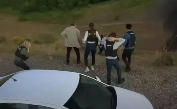 1657548134948.jpeg Arka Sokaklar'da izleyiciyi ters köşe yapacak ayrılık! Yangının ortasında kaldı! Ölümü Mesut Komiseri perişan edecek-3