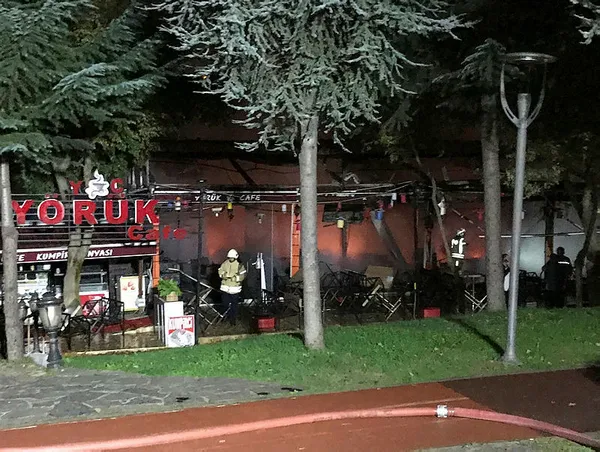 bayrampasada-korkutan-yangin-1604209035666.jpg Bayrampaşa'da korkutan yangın! Bir anda etrafı sardı-3