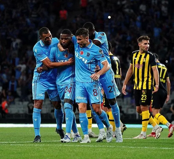 sezon-ilk-karsilasmasinda-firtina-esti-trabzonspor-2-0-istanbulspor-1659738233210.jpeg Sezon ilk karşılaşmasında Fırtına esti! Trabzonspor 2-0 İstanbulspor-4