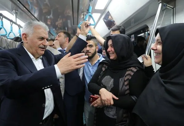 Başbakan Yıldırım metro ve Marmaray'ı kullandı-9