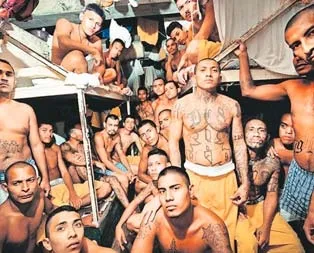 Mahkumlar eve gönderildi