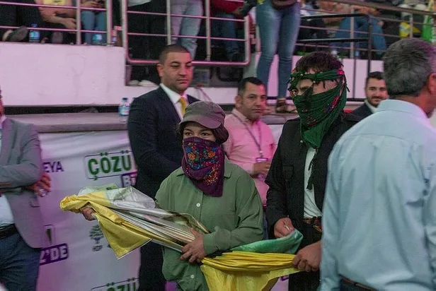 icisleri-bakanligi-duyurdu-hdp-kongresinde-teror-propagandasi-yapan-6-kisi-gozaltinda-1656927207893.jpeg İçişleri Bakanlığı duyurdu! HDP kongresinde terör propagandası yapan 6 kişi gözaltında-1