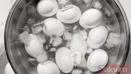 Hepimiz yanlış biliyormuşuz! Yumurtayı buzlu suda bekletin çünkü...
