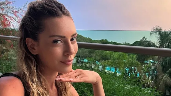Sinem Kobal’dan tatil özeti! Fotoğraf serisinde Leyla ve Lalin detayı