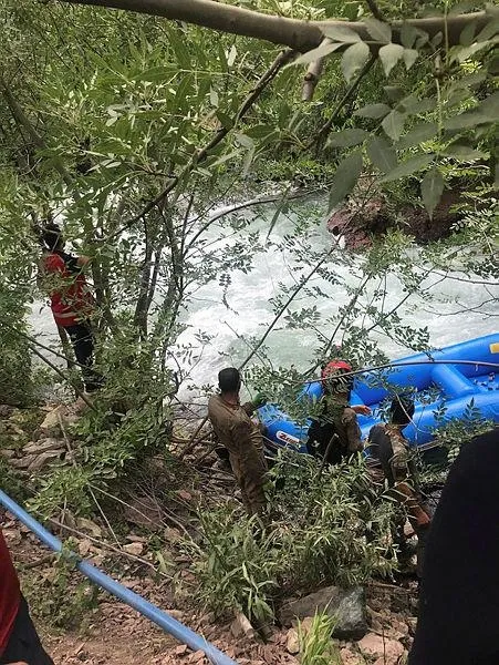 Siirt'in Pervari ilçesinde Müküs Çayı'na düşen arkadaşını kurtarmak isterken kaybolan Eyüp Güneş hala bulunamadı-6