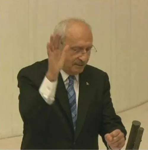 chpli-maltepe-belediyesinde-kadin-zabita-vatandasa-el-hareketi-cekti-al-sana-hatira-serefsiz-1643724349323.jpg CHP'li Maltepe Belediyesinde kadın zabıta vatandaşa el hareketi çekti: Al sana hatıra şerefsiz-4