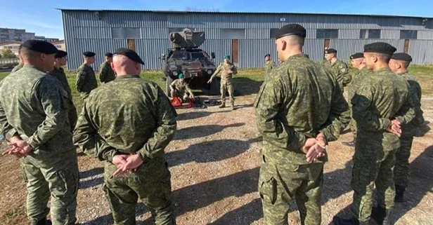 Mehmetçik'ten Kosovalı askerlere Türk zırhlısı "Cobra" eğitimi