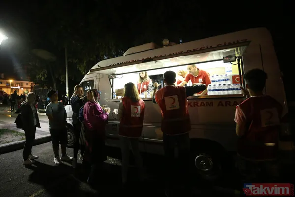 İstanbul'da 5.8'lik deprem sonrası milyonlar sokaklara akın etti! İşte İstanbul'dan kareler... - 45