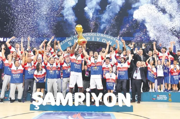 Şampiyon Anadolu Efes! Anadolu Efes 89-74 Fenerbahçe