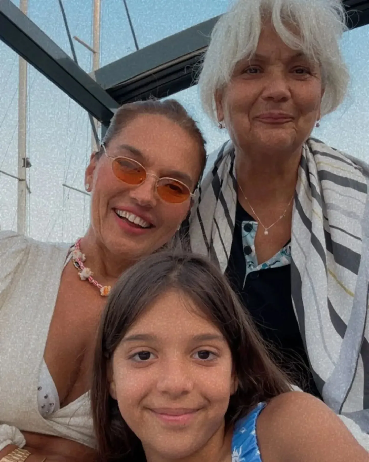 2 yaşında babasını kaybeden Demet Akalın “Yaşayamadığımız yıllar için” deyip paylaştı! Takipçilerini hüzne boğdu - 11