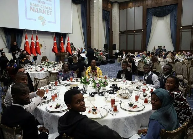 Emine Erdoğan'dan Külliye'de Afrika Günü iftarı-3