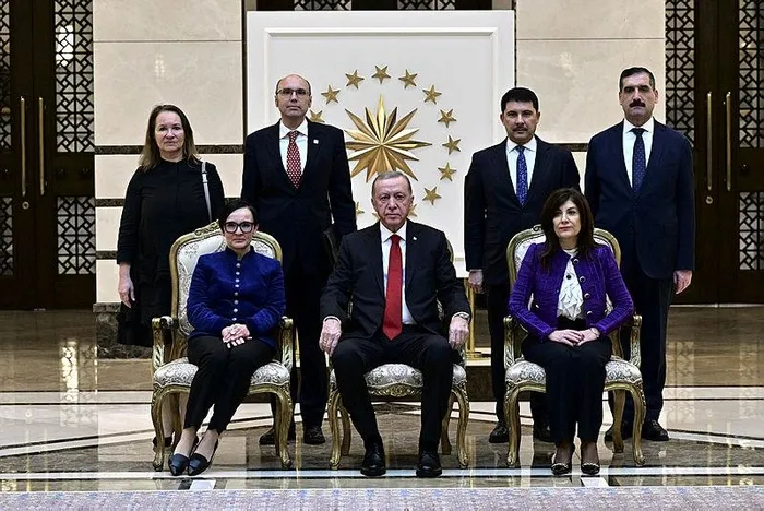 buyukelcilerden-baskan-erdogana-guven-mektubu-tek-tek-kabul-etti-1706013003112.jpeg Büyükelçilerden Başkan Erdoğan'a güven mektubu! Tek tek kabul etti-3