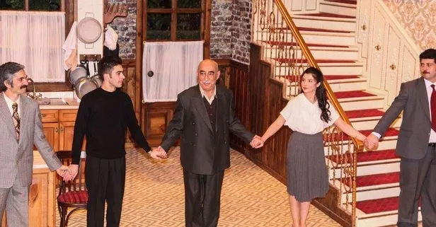 Şener Şen "Zengin Mutfağı" oyunu ile sahnelere döndü
