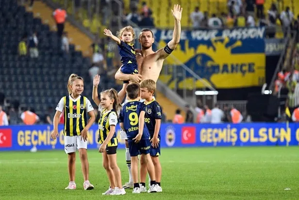 fenerbahceden-iki-kritik-hamle-daha-yildiz-isim-icin-edin-dzeko-devreye-girdi-1693043189398.jpeg Fenerbahçe'den iki kritik hamle daha! Yıldız isim için Edin Dzeko devreye girdi-9