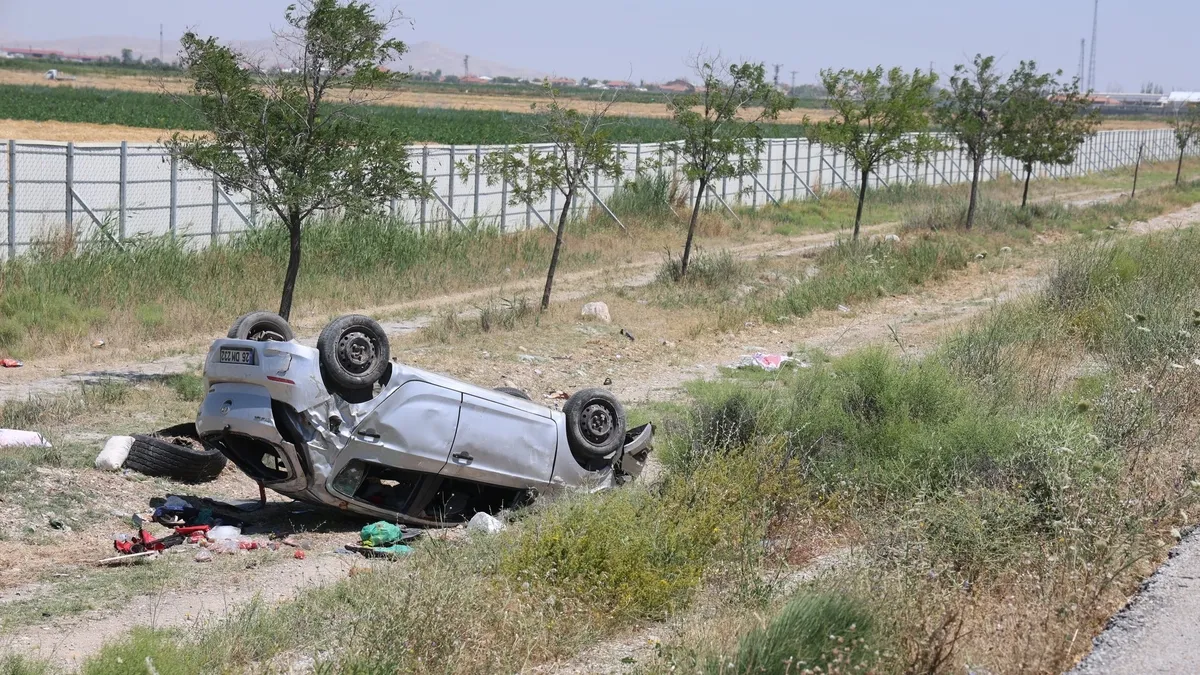 Konya'da otomobil takla attı: 8 yaşındaki çocuk öldü; anne, baba ve kardeşi yaralandı
