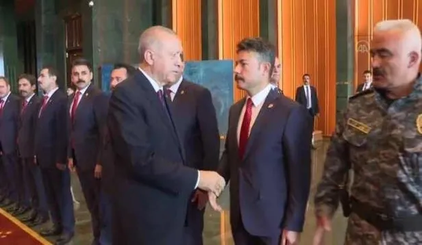 hayrettin-eren-kimdir-senegalde-olen-sube-muduru-nereli-kac-yasindaydi-hayrettin-eren-neden-nasil-oldu-1645585546101.jpg Hayrettin Eren neden, nasıl öldü? Hayrettin Eren kimdir? Senegal'de ölen Özel Harekat Şube Müdürü nereli, kaç yaşındaydı?-3