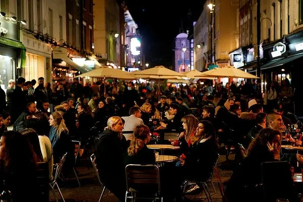 SON DAKİKA KORONAVİRÜS: İngiltere'de sokaklar boşalacak! Koronavirüs arttı ikinci kez karantina geliyor-4