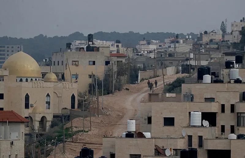 Soykırımcı İsrail'in saldırıları devam ediyor: 30 bin kişi Cenin Mülteci Kampı'nı terk etti (AA)