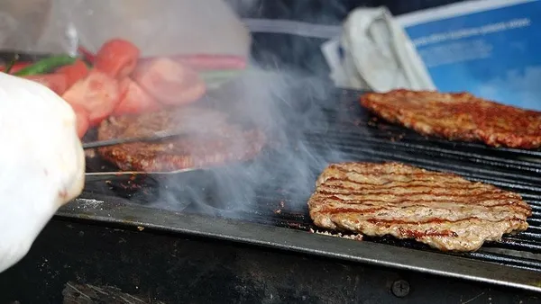 sonunda-bu-da-oldu-3d-yaziciyla-porsiyonu-350-tl-olan-biftek-1612964507357.jpg Sonunda bu da oldu! 3D yazıcıyla porsiyonu 350 TL olan biftek...-1