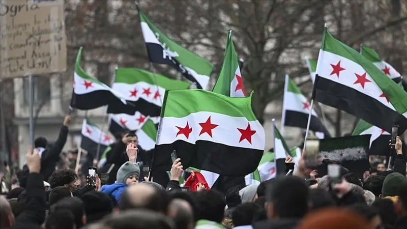 ak-partiden-tek-devlet-tek-ordu-tek-suriye-mesaji-bolge-barisi-icin-stratejik-anahtar-niteligindedir-1767947141151.jpeg AK Parti'den "Tek devlet, tek ordu, tek Suriye" mesajı: Bölge barışı için stratejik anahtar niteliğindedir-2