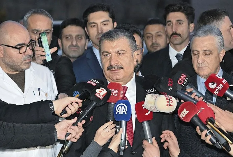 Bakan Koca, Gazzeli hastaları karşıladı