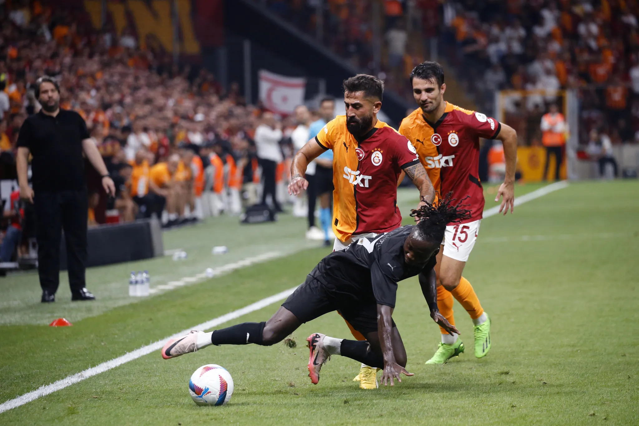 Galatasaray'da 5 ayrılık birden! Zaha'nın ardından onlar da yolcu - 2