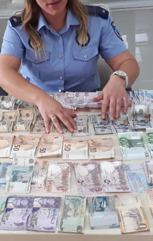 Pendik'te yakalanan dilencinin üzerinden çıkanlar şok etti