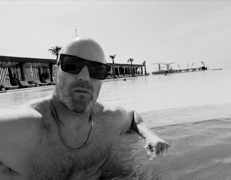 jason-statham-antalyada-dunya-yildizi-belekte-keyif-catti-1776432428211.jpg Jason Statham Antalya'da! Dünya yıldızı Belek'te keyif çattı-5